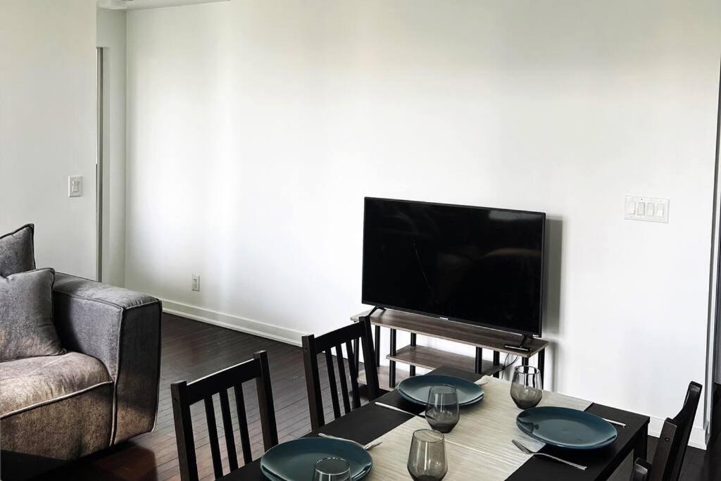 Photo of Livingroom in Toronto Entertainment District