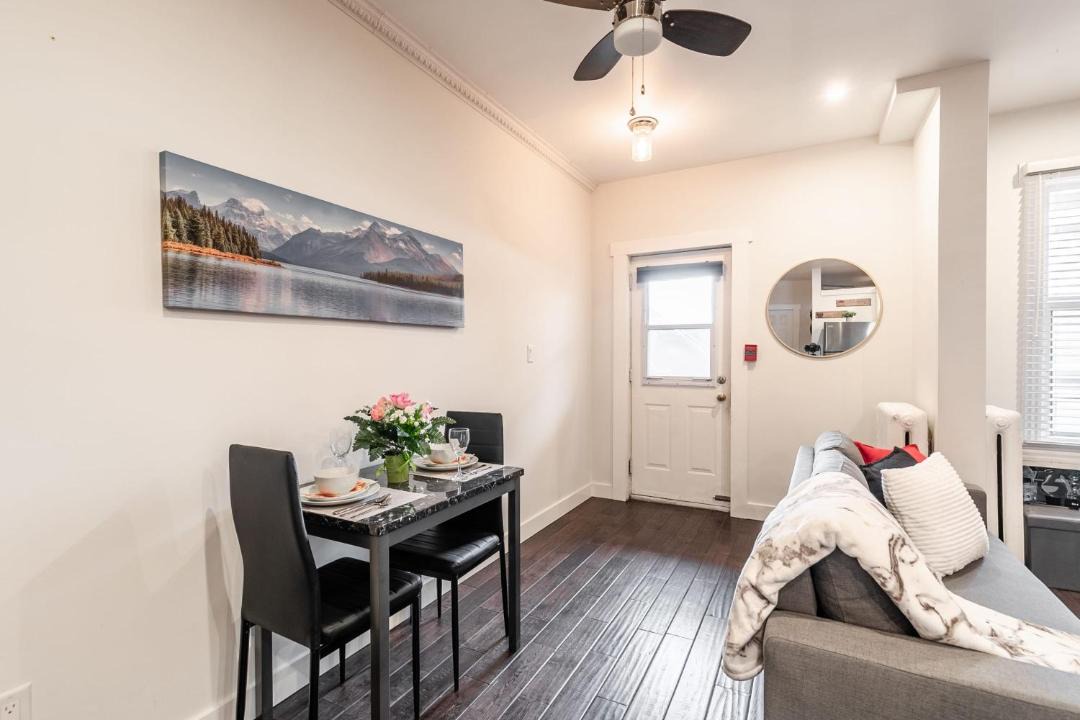 Photo of Livingroom in Central Hamilton