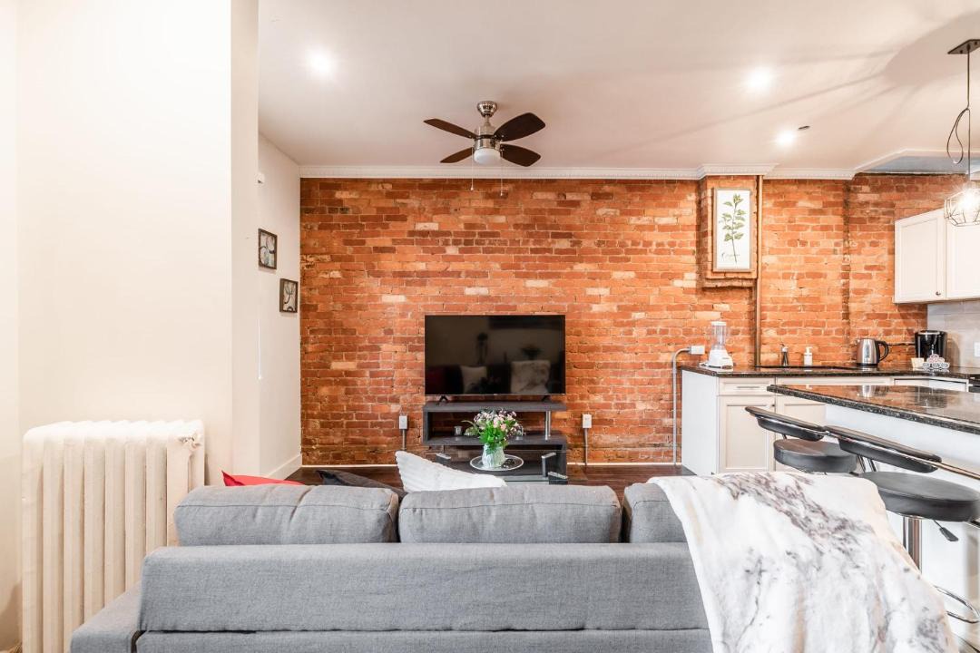 Photo of Livingroom in Central Hamilton