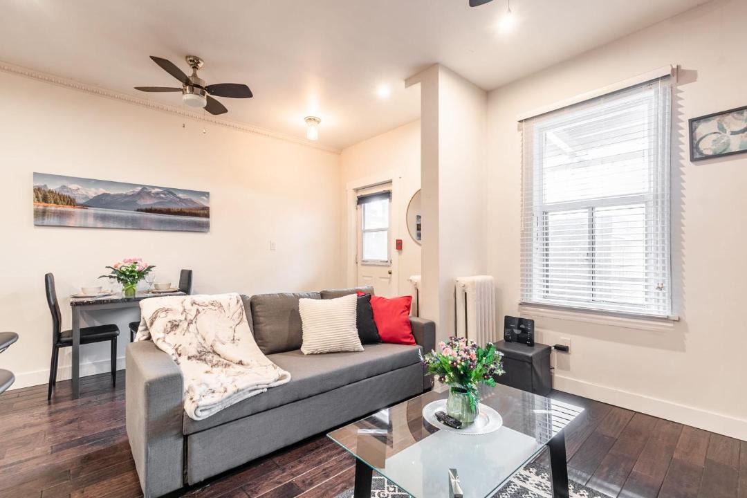 Photo of Livingroom in Central Hamilton