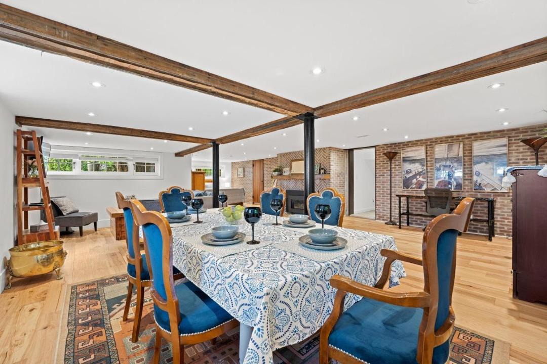Photo of Livingroom in Burlington