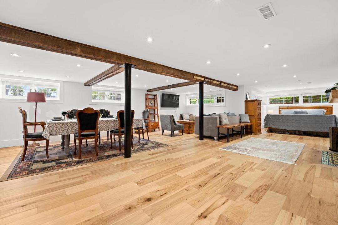 Photo of Livingroom in Burlington