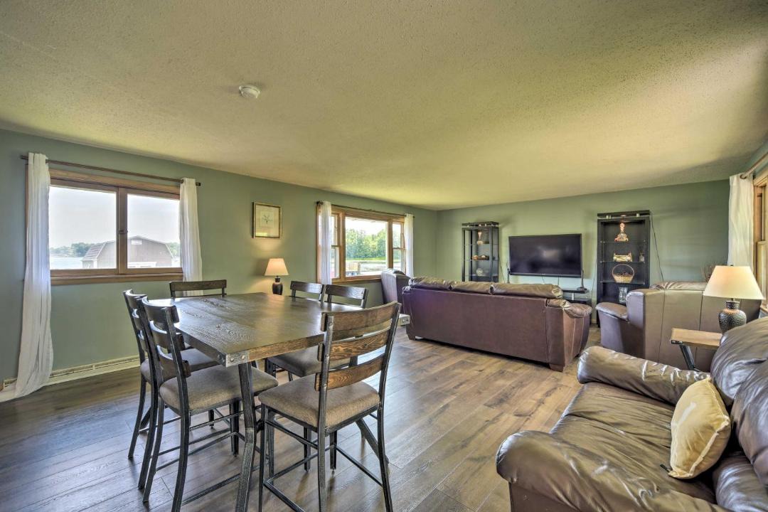 Photo of Livingroom in Lindstrom