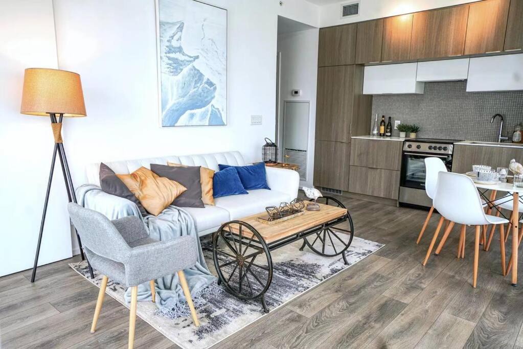 Photo of Livingroom in Downtown Toronto