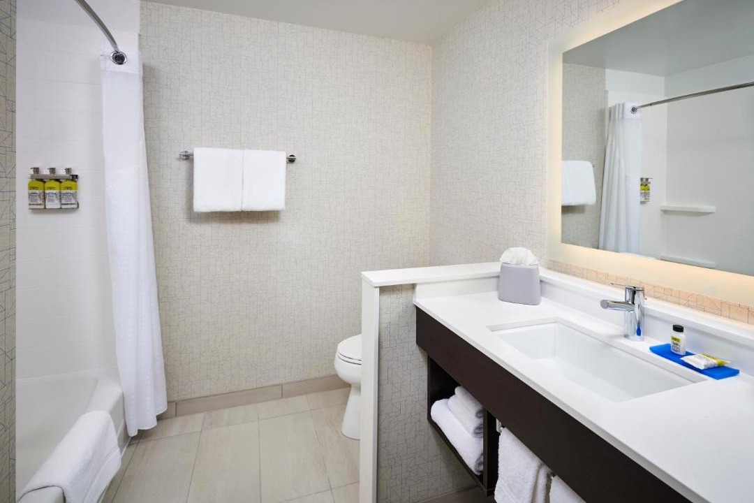 Photo of Bathroom in Lakeshore