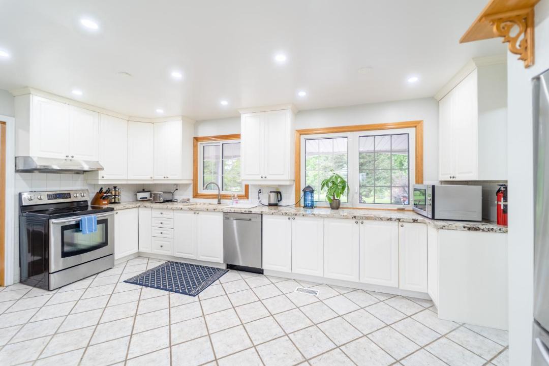 Photo of Kitchen in East Gwillimbury