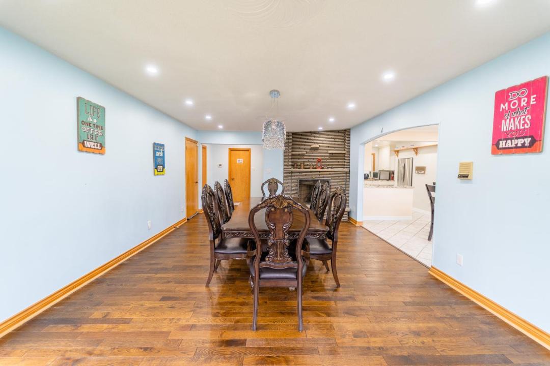 Photo of Livingroom in East Gwillimbury