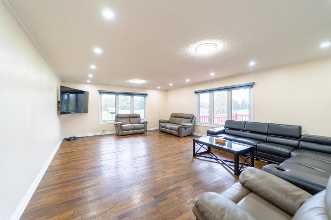Photo of Livingroom in East Gwillimbury