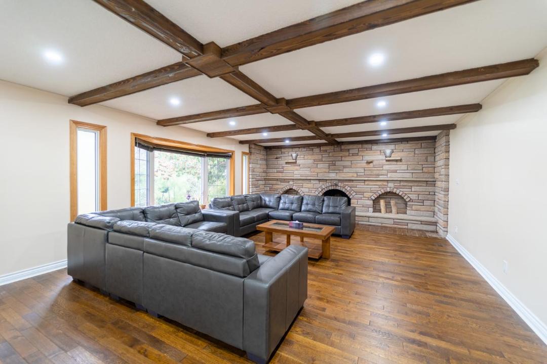 Photo of Livingroom in East Gwillimbury