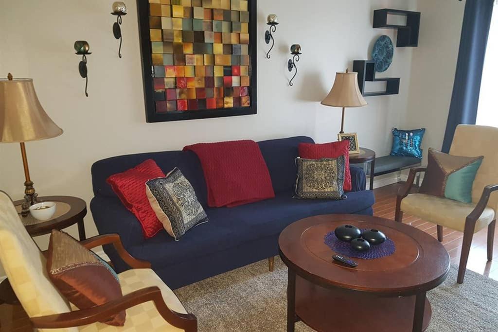 Photo of Livingroom in Sarnia