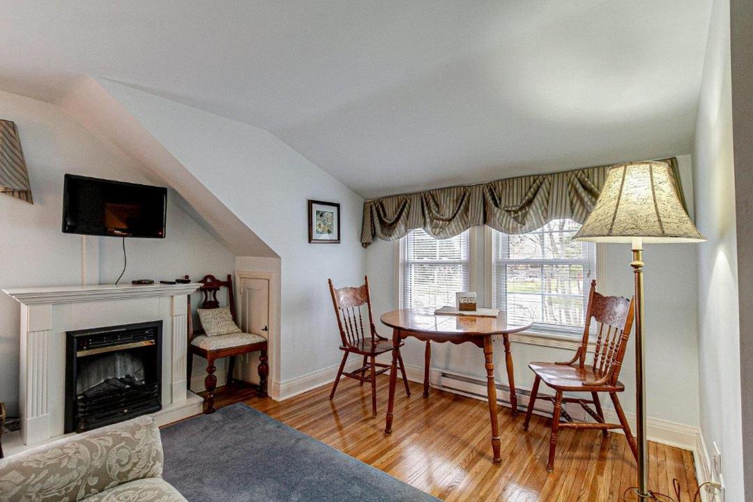 Photo of Livingroom in Port Dover