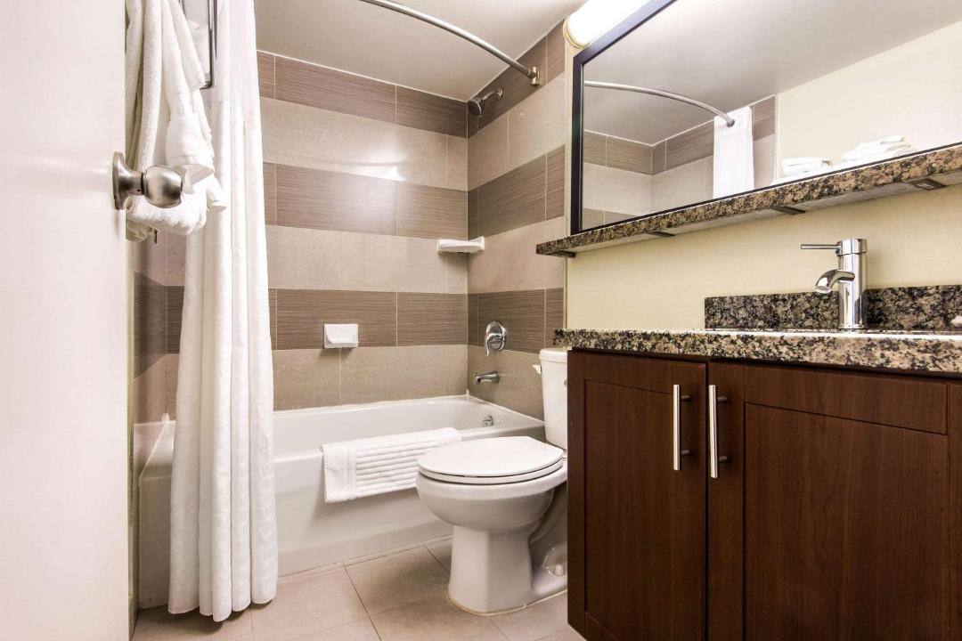 Photo of Bathroom in Northeast Mississauga