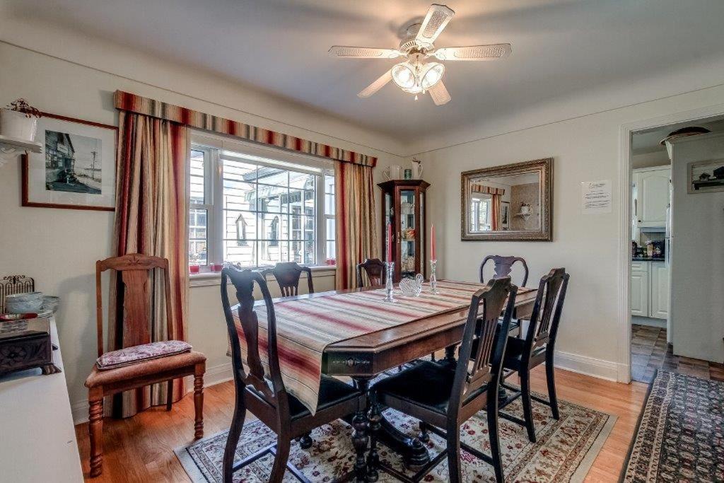 Photo of Livingroom in Port Dover