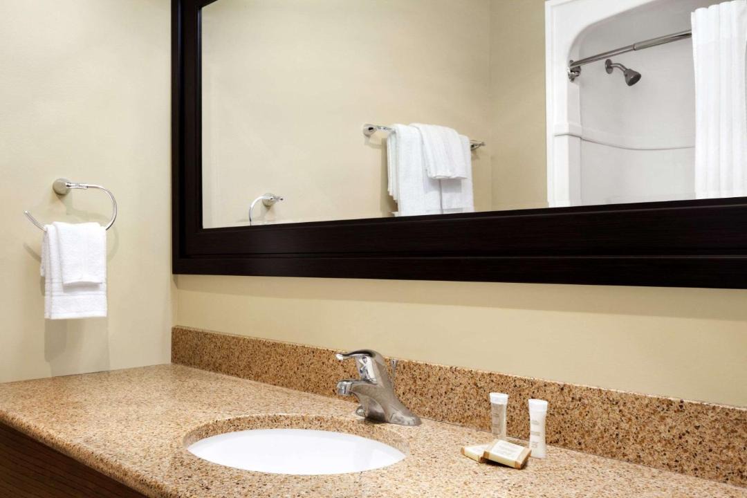 Photo of Bathroom in Elizabethtown-Kitley