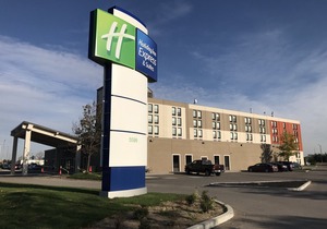 Holiday Inn Express & Suites Toronto Airport West, an Ihg Hotel