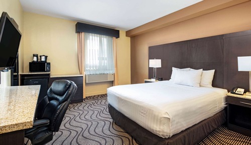 Room, 2 Queen Beds, Non Smoking (Next to Lobby)