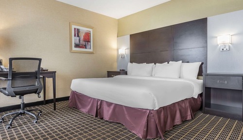 Suite, 1 King Bed, Accessible, Non Smoking
