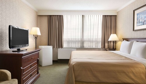 1 King Bed, Non-Smoking