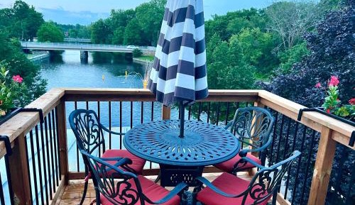 Two-Bedroom Deluxe Apartment with Balcony
