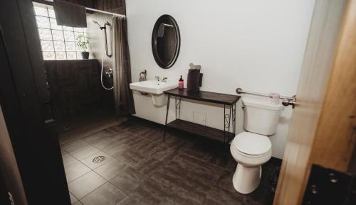 Queen Suite - Pet Friendly