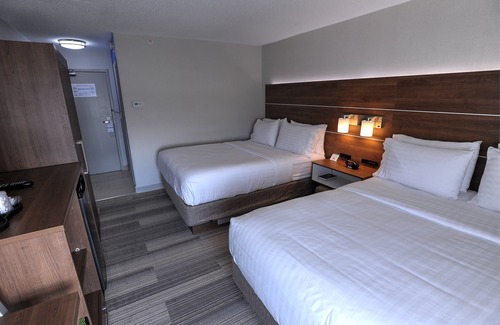 Northeast Mississauga Hotel | Holiday Inn Express & Suites Toronto Airport West, an Ihg Hotel