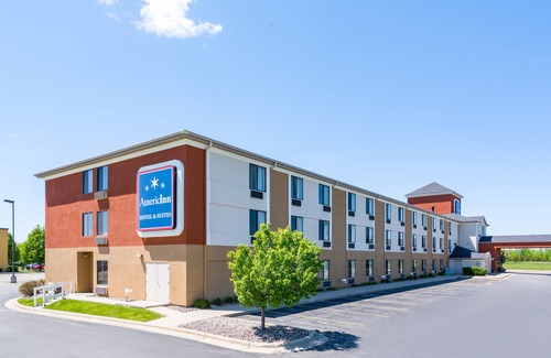 Rochester Hotel | AmericInn by Wyndham Rochester Airport