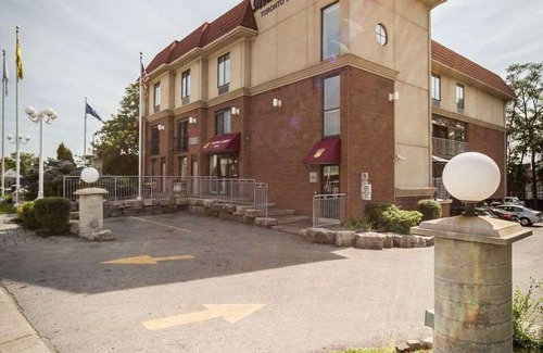 Mississauga Hotel | Monte Carlo Inn Toronto West Suites