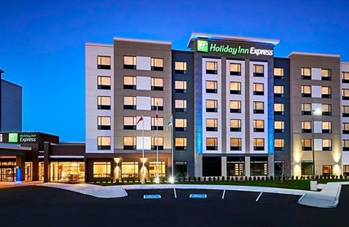 Glendale Hotel | 3-Star Hotel ∙ Holiday Inn Express - Niagara-On-The-Lake, an IHG Hotel