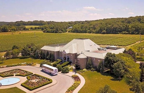 Glendale Hotel | 3-Star Hotel ∙ Holiday Inn Express - Niagara-On-The-Lake, an IHG Hotel