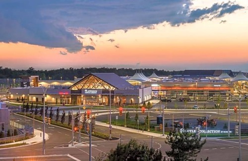 Glendale Hotel | 3-Star Hotel ∙ Holiday Inn Express - Niagara-On-The-Lake, an IHG Hotel