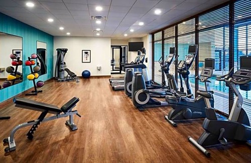 Glendale Hotel | 3-Star Hotel ∙ Holiday Inn Express - Niagara-On-The-Lake, an IHG Hotel