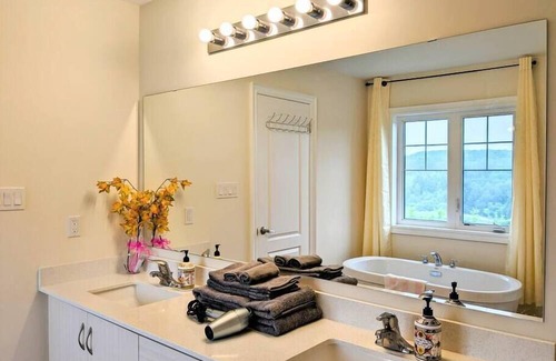 East Gwillimbury House | Water's Edge Haven Su