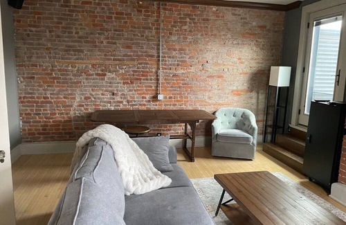 Summit - University House | Family-sized upscale townhouse in downtown St. Paul