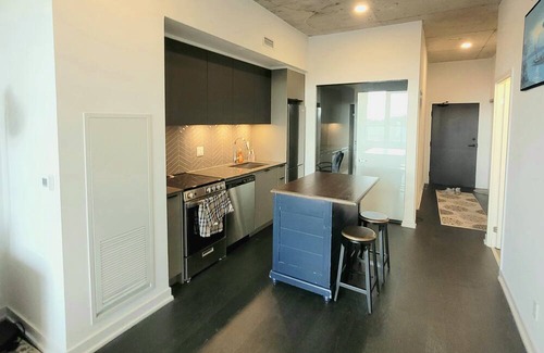 Parkdale Condo | Spacious Industrial Style Comfortable Condo, 2bth - Convenient access Downtown