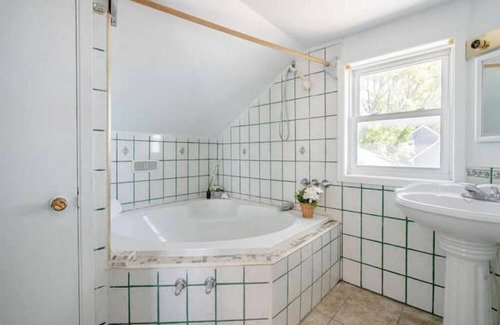 Harwich Apartment | Habibi Cottage Guest House