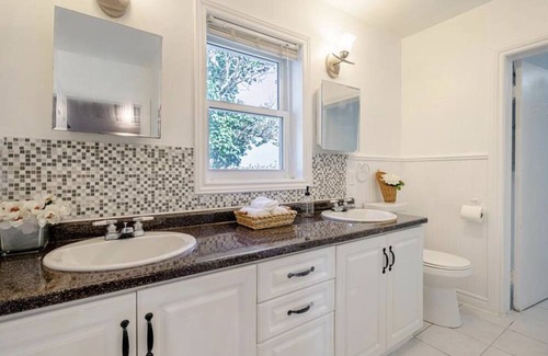 Harwich Cottage | Lake Erie Waterfront Cottage w/firepit, 5 min from erieau beach .