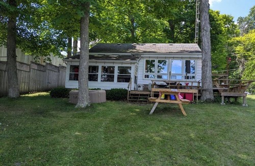 Kawartha Park Cabin | Lakefront cottagenTrue cottage charm.wide open lake views
