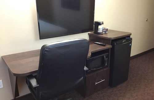Hearst Hotel | Villa Inn & Suites, SureStay Collection by Best Western