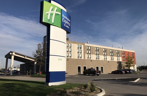 Northeast Mississauga Hotel | Holiday Inn Express & Suites Toronto Airport West, an Ihg Hotel