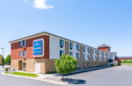 Rochester Hotel | AmericInn by Wyndham Rochester Airport