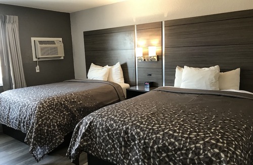 Clearwater Hotel | HomeTown Inn