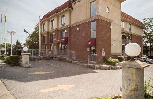 Mississauga Hotel | Monte Carlo Inn Toronto West Suites