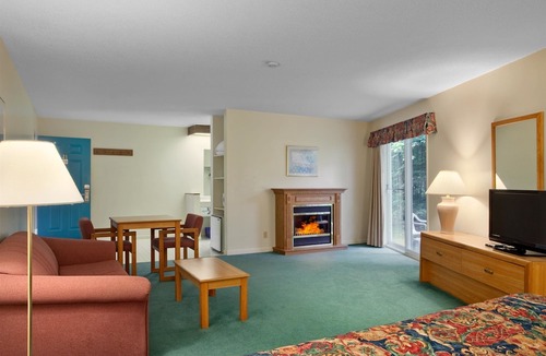 Bracebridge Hotel | Travelodge by Wyndham Bracebridge