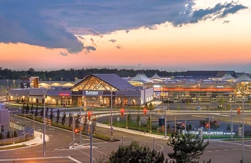 Glendale Hotel | 3-Star Hotel ∙ Holiday Inn Express - Niagara-On-The-Lake, an IHG Hotel