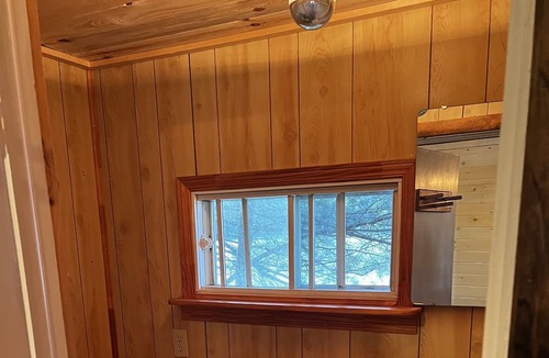 Muskoka Lakes Cabin | HK’S Love Den (Premium Lakefront View~ Muskoka Lake Cottages #1)