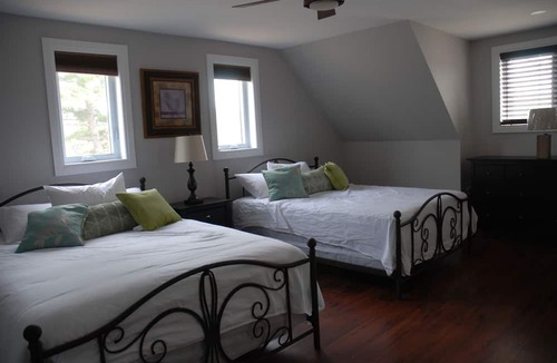 Greater Madawaska Cottage | Barrett Chute Cottage and Ski Chalet - 5 mins from Calabogie Peaks