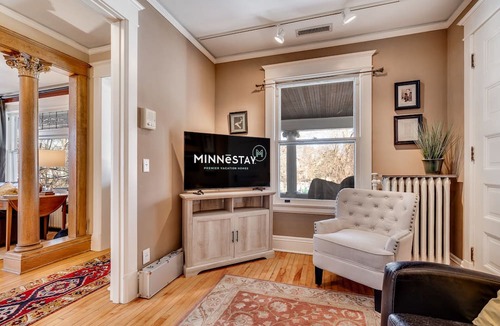 Summit - University House | MINNESTAY * The Fitzgerald * Cathedral Hill | Historic Home | Themed Rooms