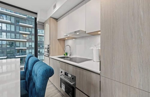 Garden District Condo | Modern Condo by Dundas Sq, 3BDR/2BTH + City Views