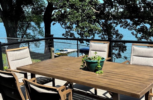 Martin County Cabin | Cozy Lake Cabin near the Fox Lake Event Center
