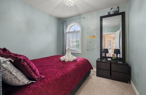 Watertown House | Spacious 5-bedroom house in wonderful Hamilton with fitness room, WiFi .
